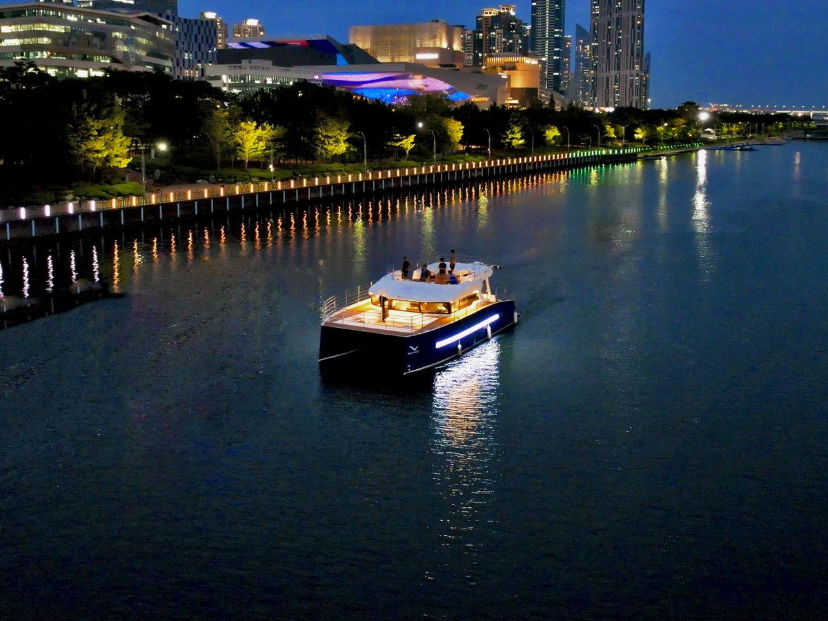 River 49 on the Suyeonggang River at dusk