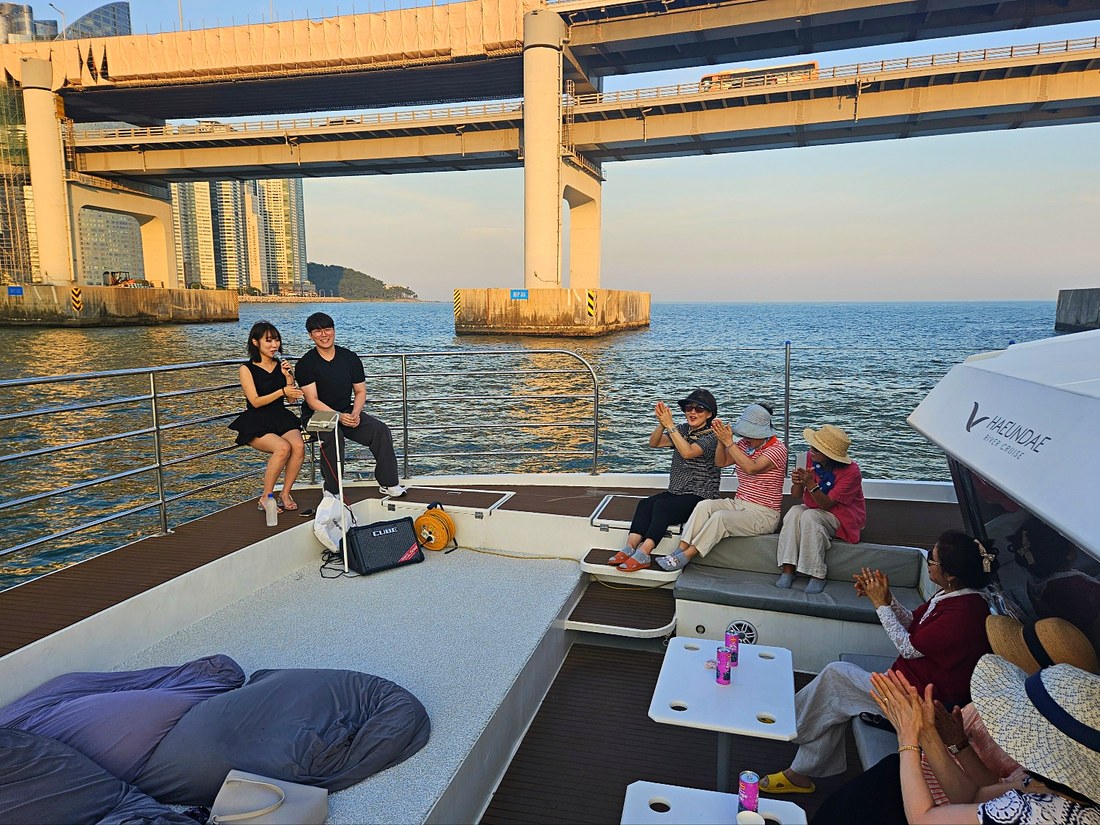 The 1F bow deck, open to the sea