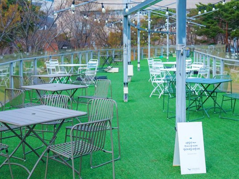 Rooftop seats at the ticket office overlooking Naru Park