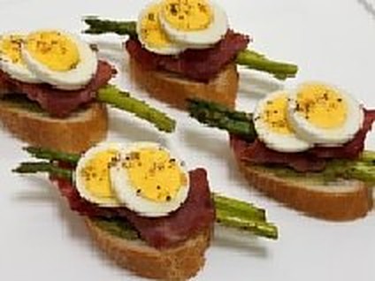 Egg and bacon bruschetta