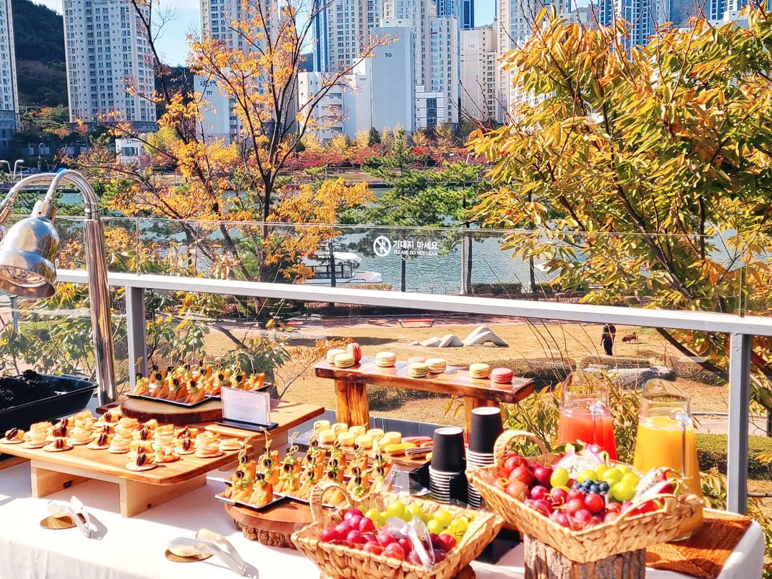 A rooftop buffet set against autumn trees